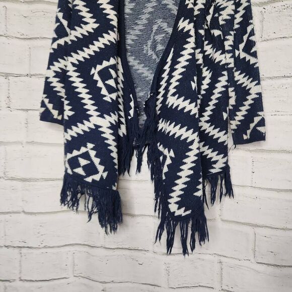 Francesca's Collection Womens Navy & White Aztec Fringe Poncho Cardigan M/L - Picture 4 of 14
